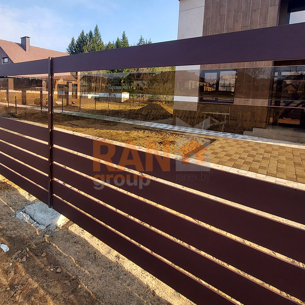 горизонтальный забор ранчо со стеклом